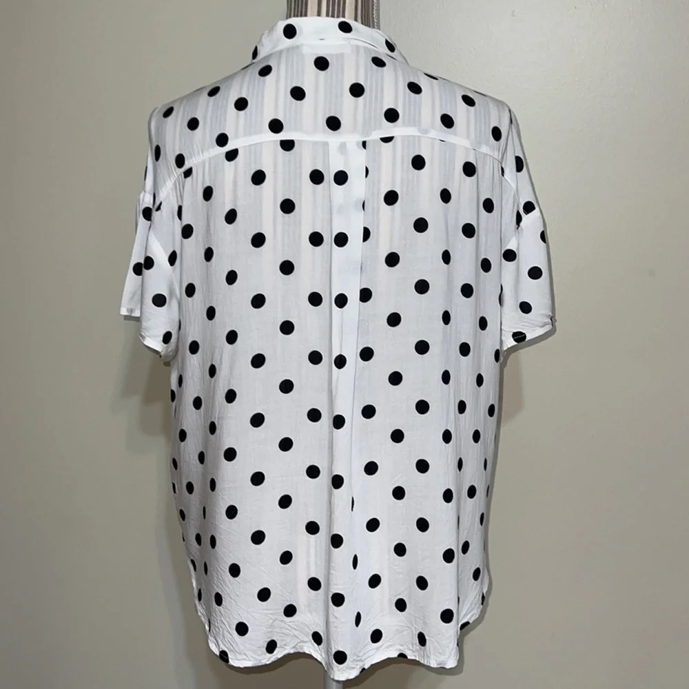 * Lush White w/Black Polka Dots Button Down Tie Front Top Size Large - Picture 3 of 8